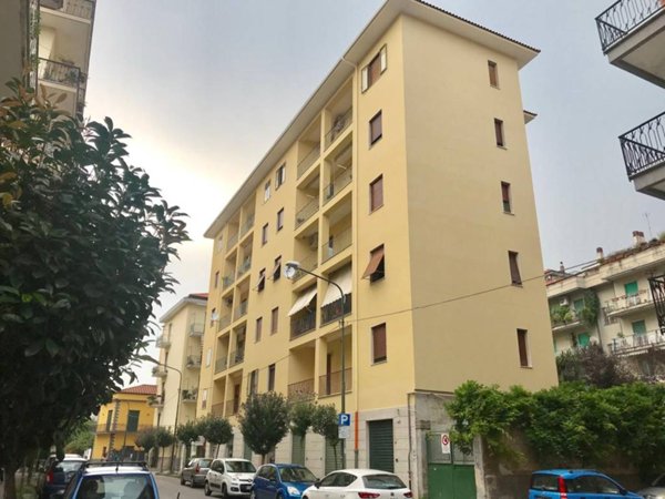 negozio in vendita a Cava de' Tirreni