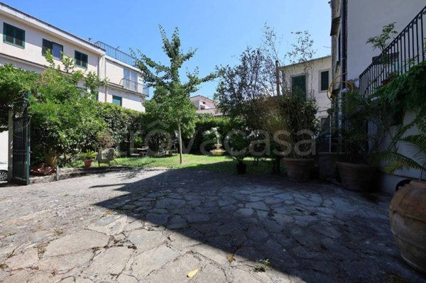 casa indipendente a Cava de' Tirreni in zona Castagneto / Corpo di Cava