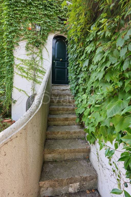 casa indipendente a Cava de' Tirreni in zona Castagneto / Corpo di Cava