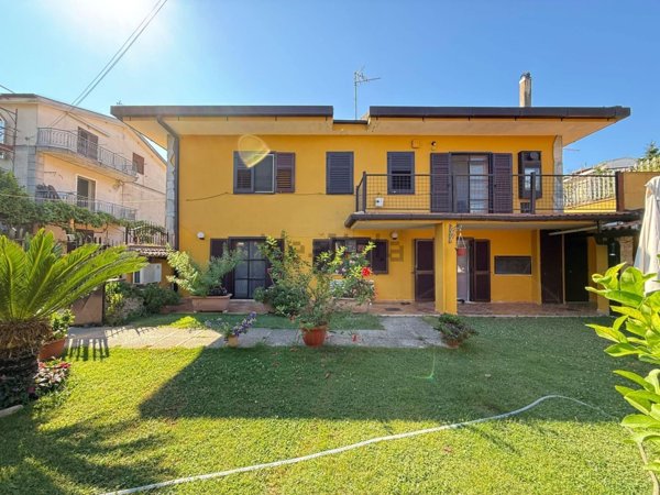 casa indipendente in vendita a Cava de' Tirreni