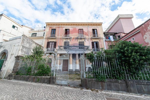 appartamento in vendita a Cava de' Tirreni in zona Centro Storico / Scacciaventi