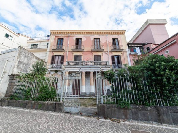 appartamento in vendita a Cava de' Tirreni in zona Centro Storico / Scacciaventi