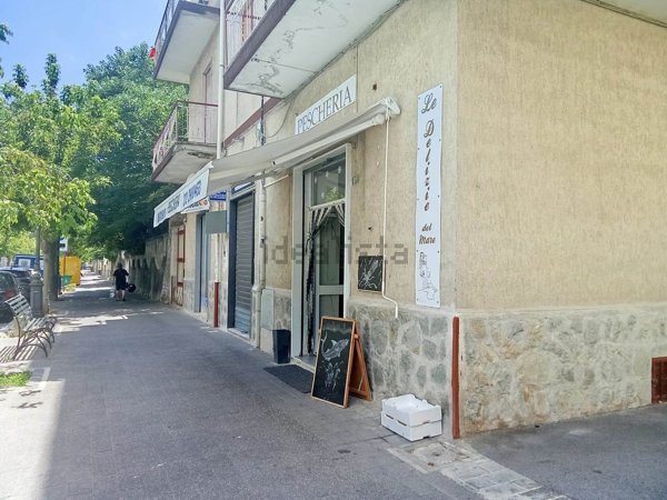 negozio in vendita a Cava de' Tirreni