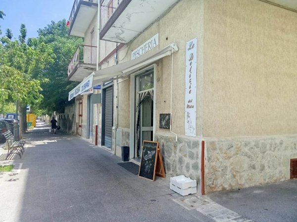 negozio in vendita a Cava de' Tirreni