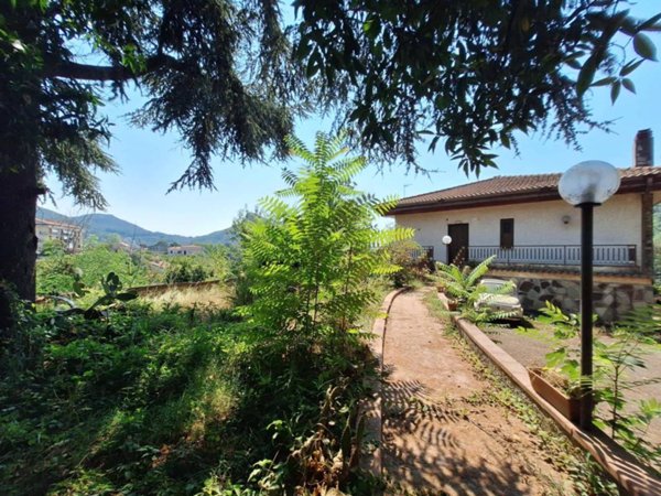 casa indipendente a Cava de' Tirreni in zona Castagneto / Corpo di Cava