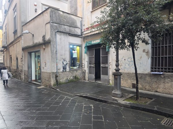 locale commerciale a Cava de' Tirreni in zona Centro Storico / Scacciaventi