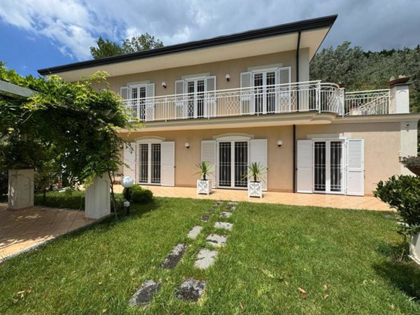 casa indipendente in vendita a Cava de' Tirreni