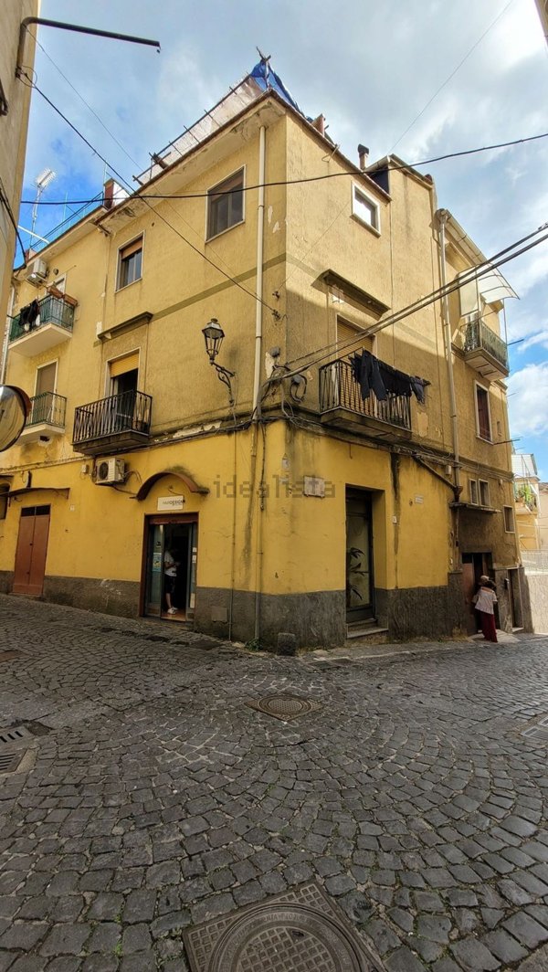appartamento in vendita a Cava de' Tirreni in zona Centro Storico / Scacciaventi