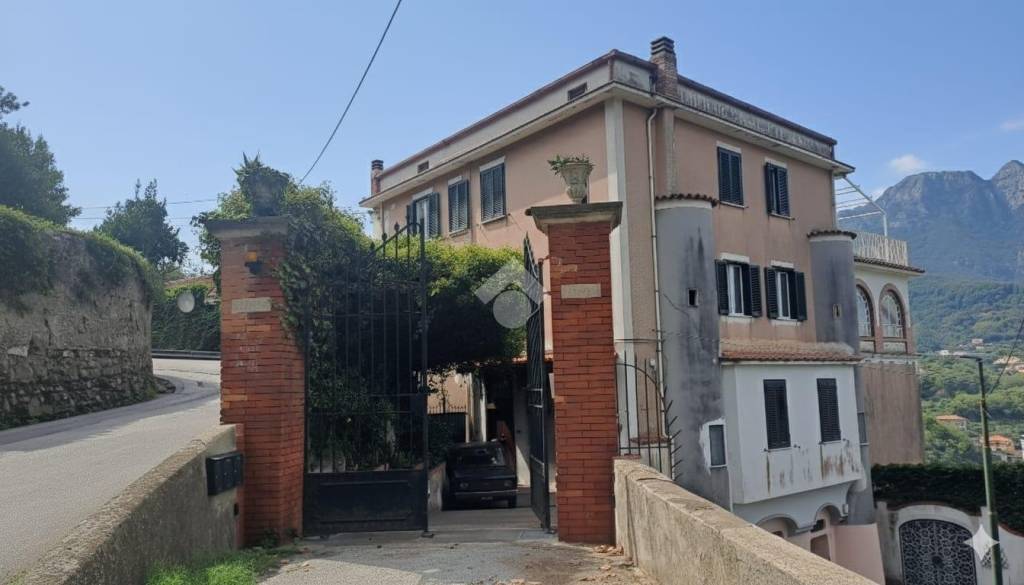 appartamento in vendita a Cava de' Tirreni in zona Rotolo