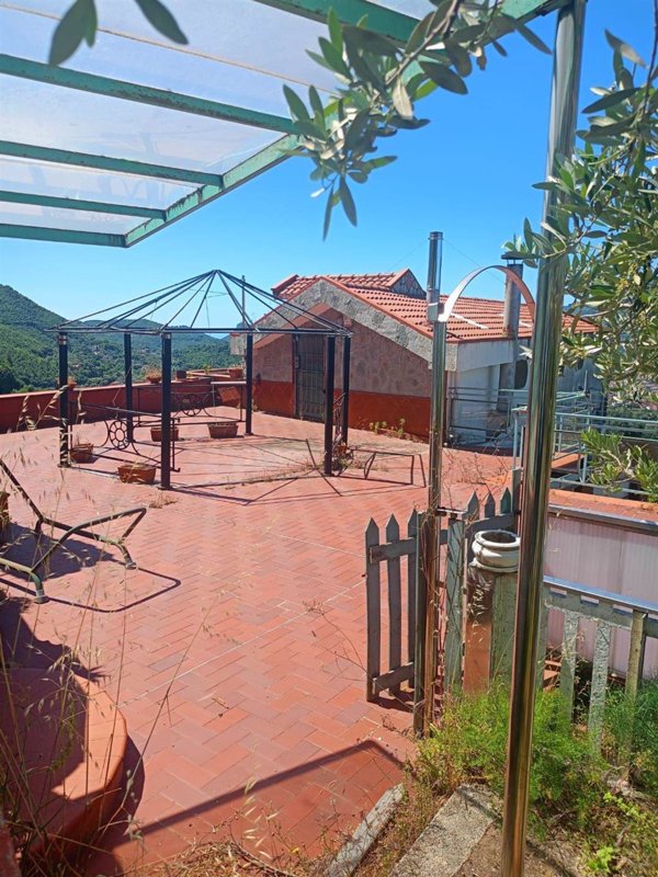 casa indipendente in vendita a Cava de' Tirreni in zona Petrellosa