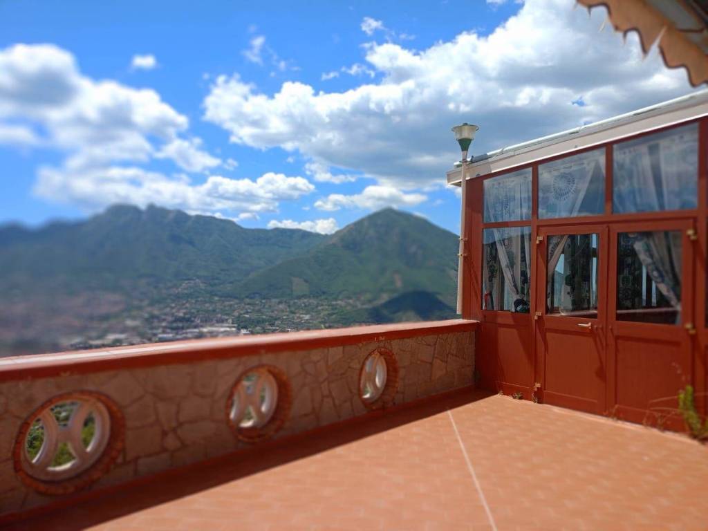 casa indipendente in vendita a Cava de' Tirreni in zona Petrellosa