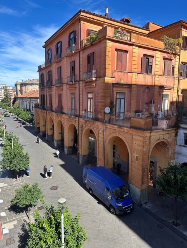 negozio in vendita a Cava de' Tirreni in zona Centro Storico / Scacciaventi