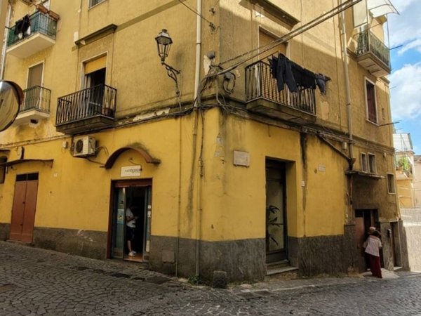 appartamento in vendita a Cava de' Tirreni in zona Centro Storico / Scacciaventi