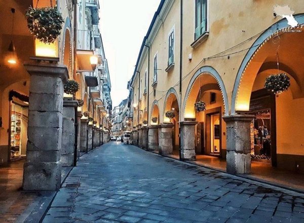 negozio in vendita a Cava de' Tirreni