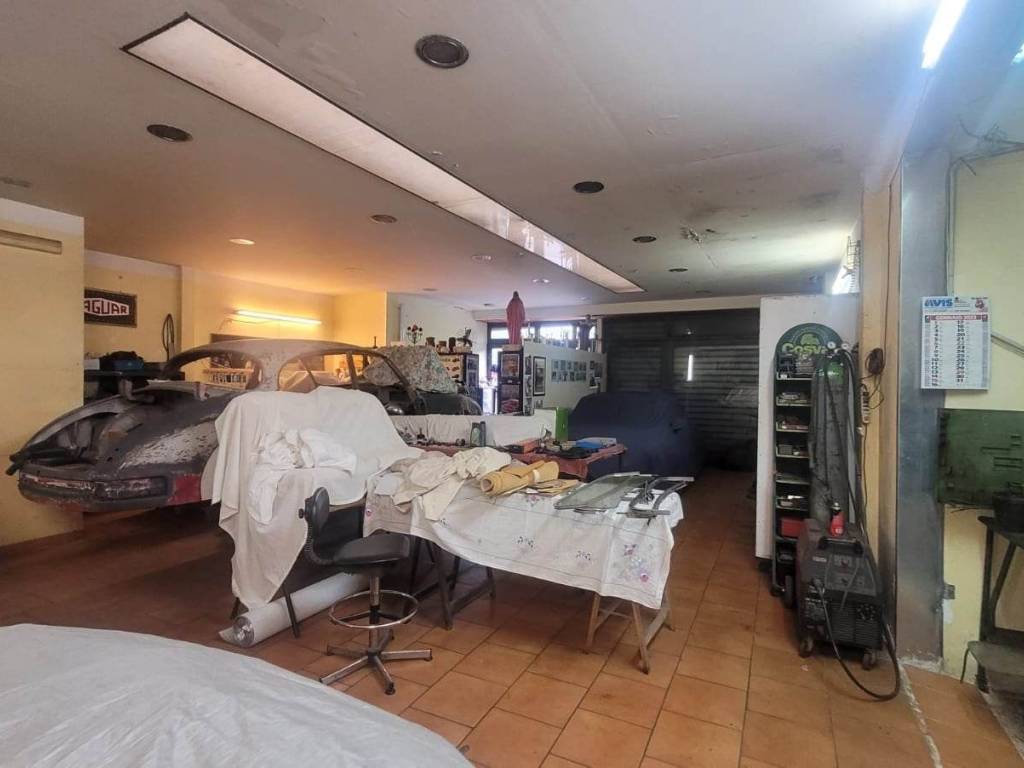 negozio in vendita a Cava de' Tirreni