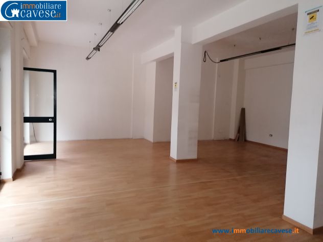 negozio in vendita a Cava de' Tirreni in zona Centro Storico / Scacciaventi