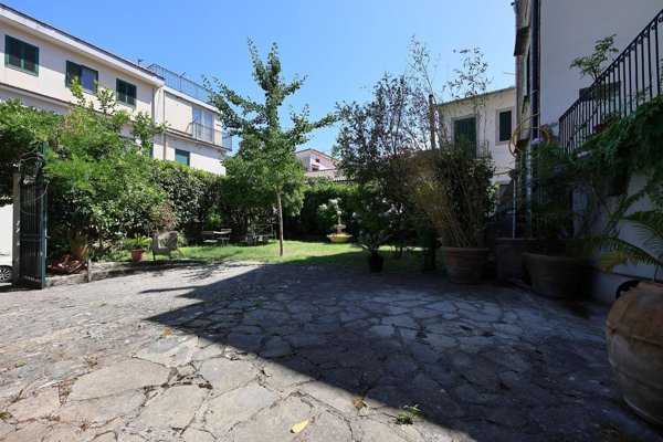 esavano in vendita a Cava de' Tirreni in zona Castagneto / Corpo di Cava