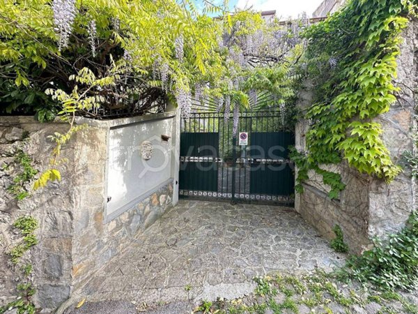 casa indipendente a Cava de' Tirreni in zona Castagneto / Corpo di Cava