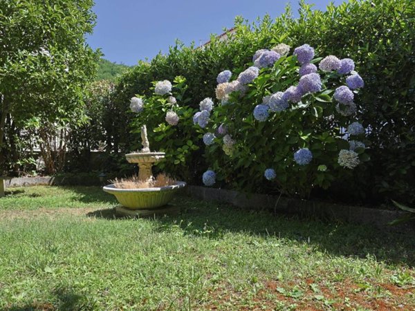 casa indipendente a Cava de' Tirreni in zona Castagneto / Corpo di Cava