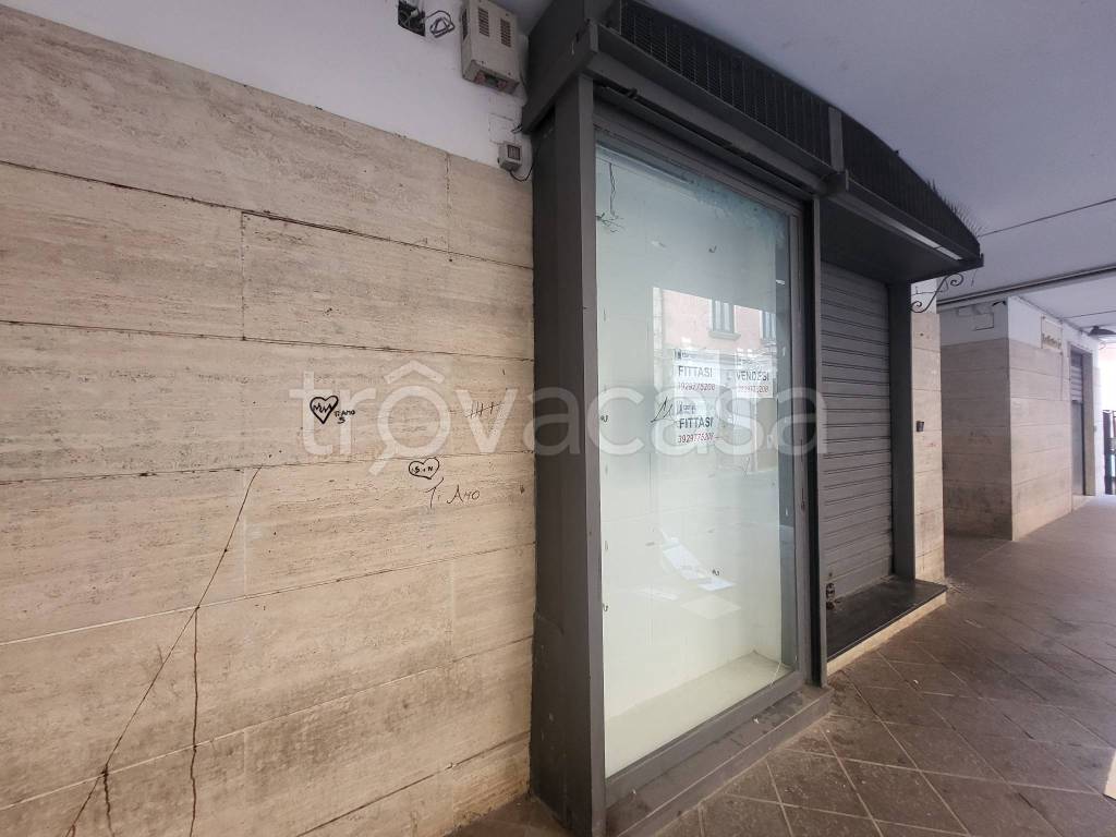 negozio in vendita a Cava de' Tirreni in zona Centro Storico / Scacciaventi