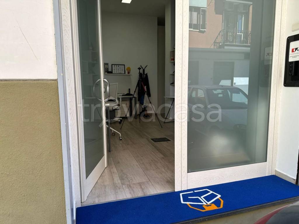 negozio in vendita a Cava de' Tirreni in zona Centro Storico / Scacciaventi