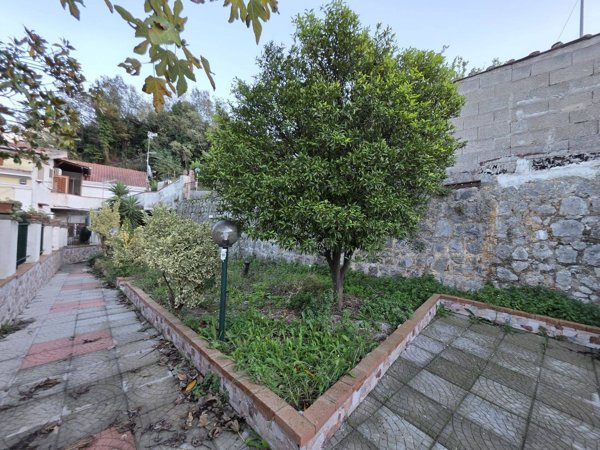 appartamento in vendita a Cava de' Tirreni in zona Centro Storico / Scacciaventi