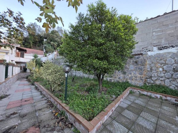 appartamento in vendita a Cava de' Tirreni in zona Centro Storico / Scacciaventi