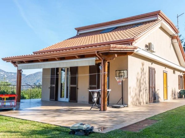 casa indipendente in vendita a Cava de' Tirreni in zona San Cesareo