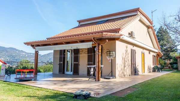 casa indipendente in vendita a Cava de' Tirreni in zona San Cesareo