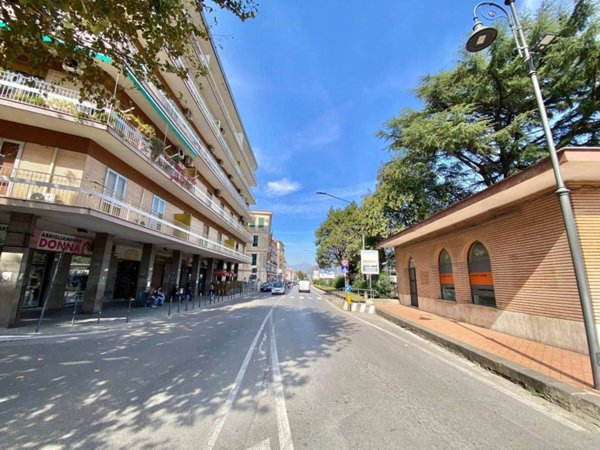negozio in vendita a Cava de' Tirreni
