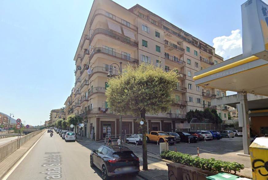 negozio in vendita a Cava de' Tirreni in zona Centro Storico / Scacciaventi