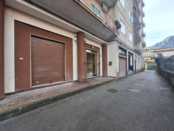 negozio in vendita a Cava de' Tirreni in zona Centro Storico / Scacciaventi