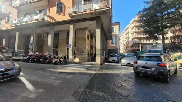 locale commerciale in vendita a Cava de' Tirreni