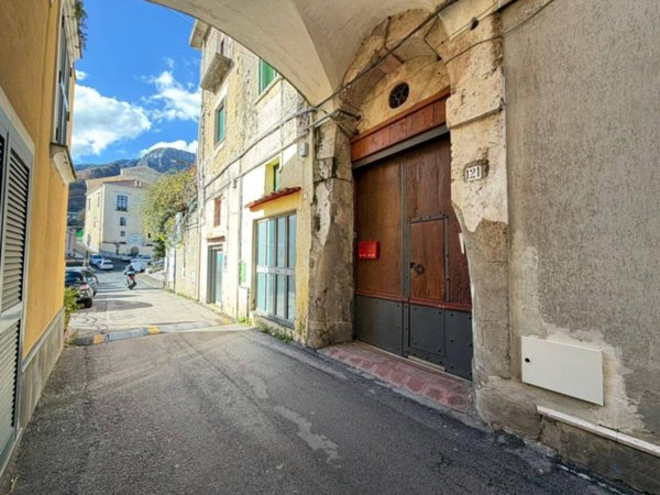 appartamento in vendita a Cava de' Tirreni in zona Centro Storico / Scacciaventi
