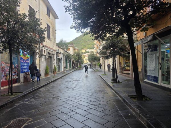 negozio in vendita a Cava de' Tirreni
