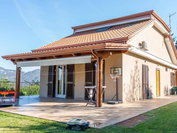 casa indipendente in vendita a Cava de' Tirreni in zona San Cesareo