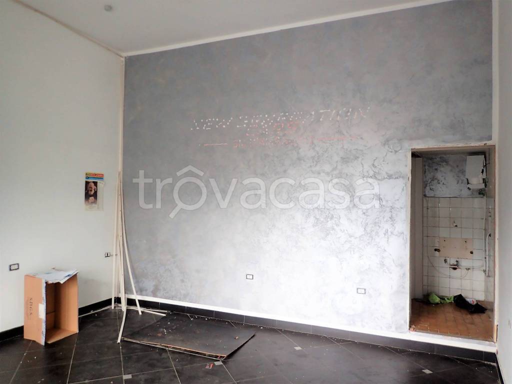 negozio in vendita a Cava de' Tirreni