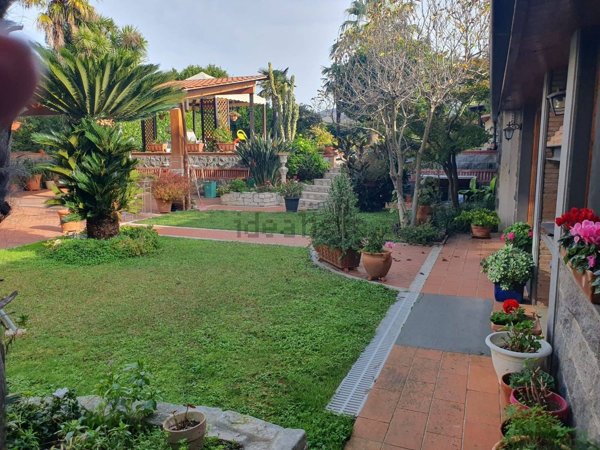 casa indipendente in vendita a Cava de' Tirreni in zona San Cesareo