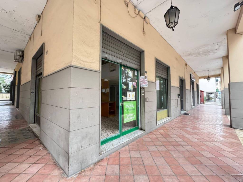 negozio in vendita a Cava de' Tirreni