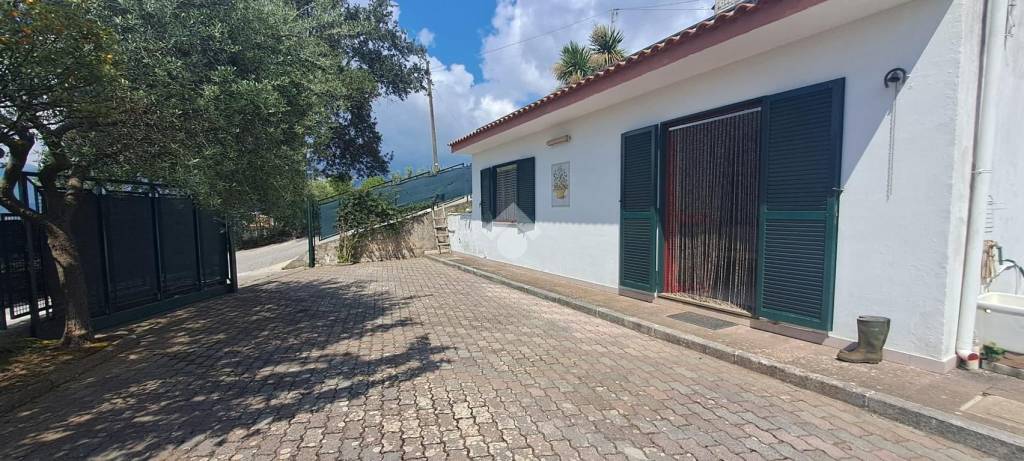 casa indipendente in vendita a Cava de' Tirreni in zona Croce