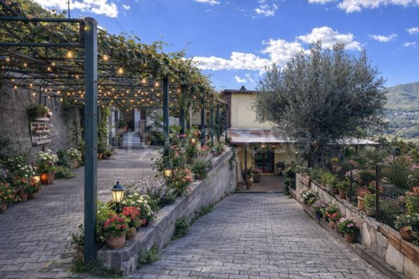 casa indipendente in vendita a Cava de' Tirreni