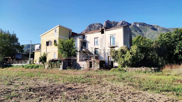 pentavano in vendita a Cava de' Tirreni in zona Passiano