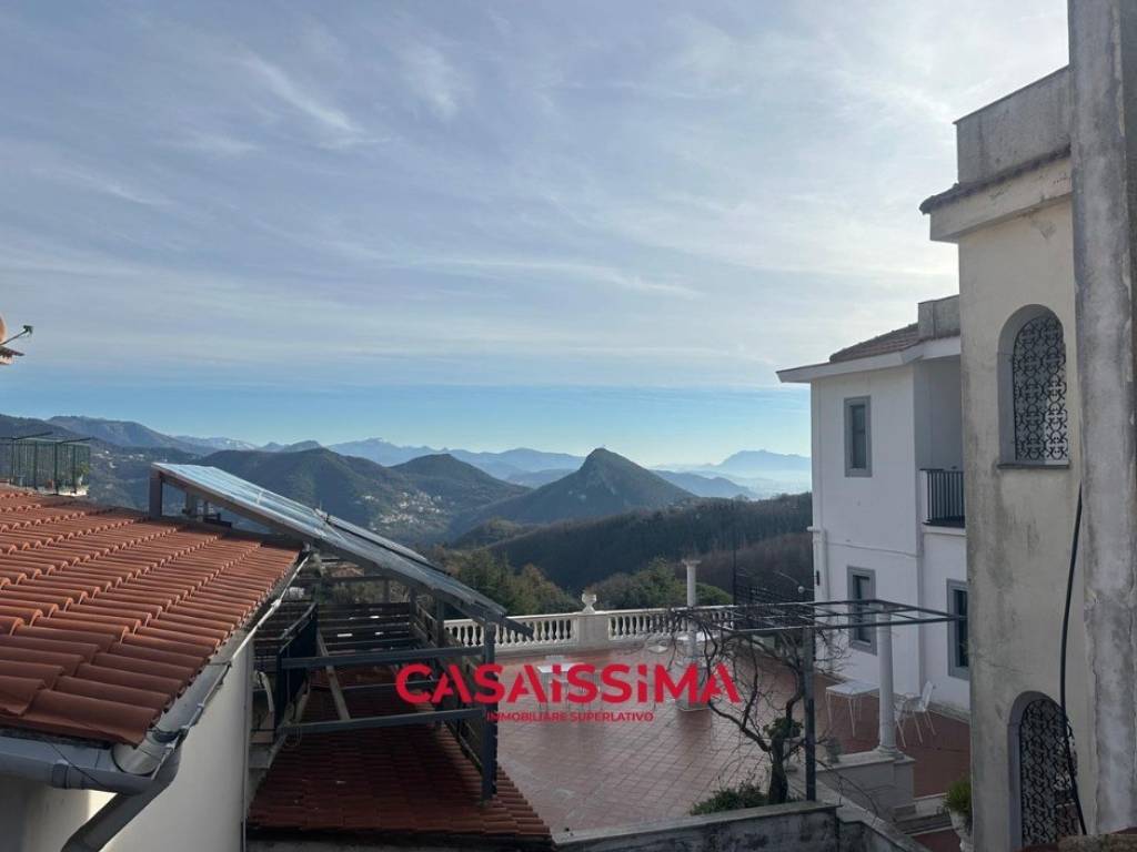 casa indipendente a Cava de' Tirreni in zona Castagneto / Corpo di Cava