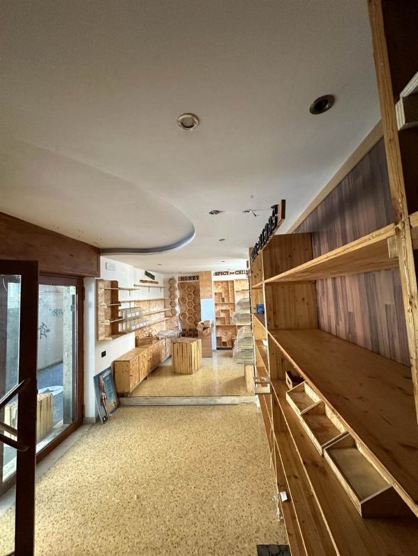 negozio in vendita a Cava de' Tirreni