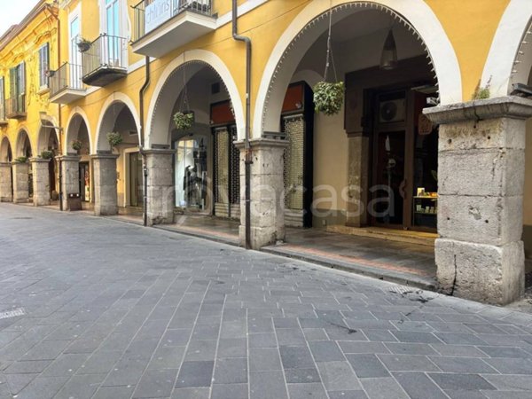 negozio in vendita a Cava de' Tirreni in zona Centro Storico / Scacciaventi