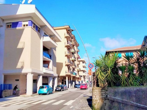 negozio in vendita a Cava de' Tirreni in zona Centro Storico / Scacciaventi