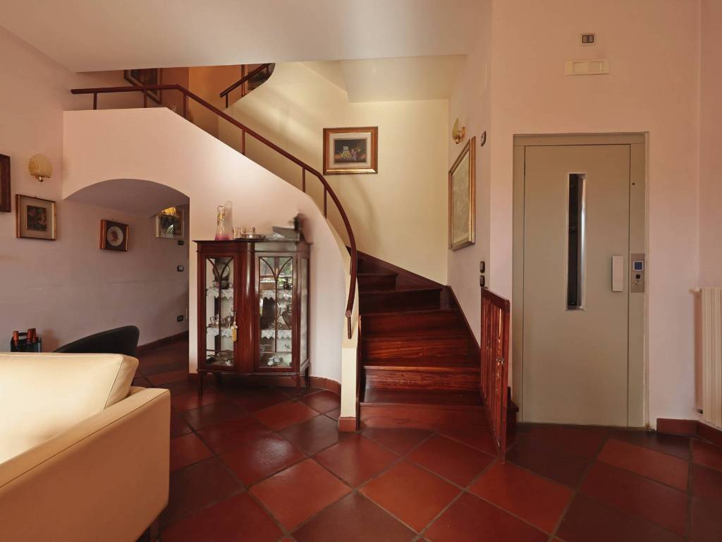 casa indipendente a Cava de' Tirreni in zona Castagneto / Corpo di Cava