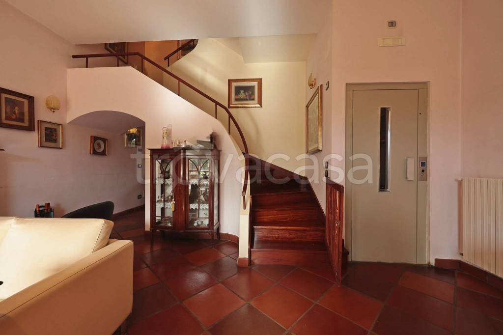 casa indipendente a Cava de' Tirreni in zona Castagneto / Corpo di Cava