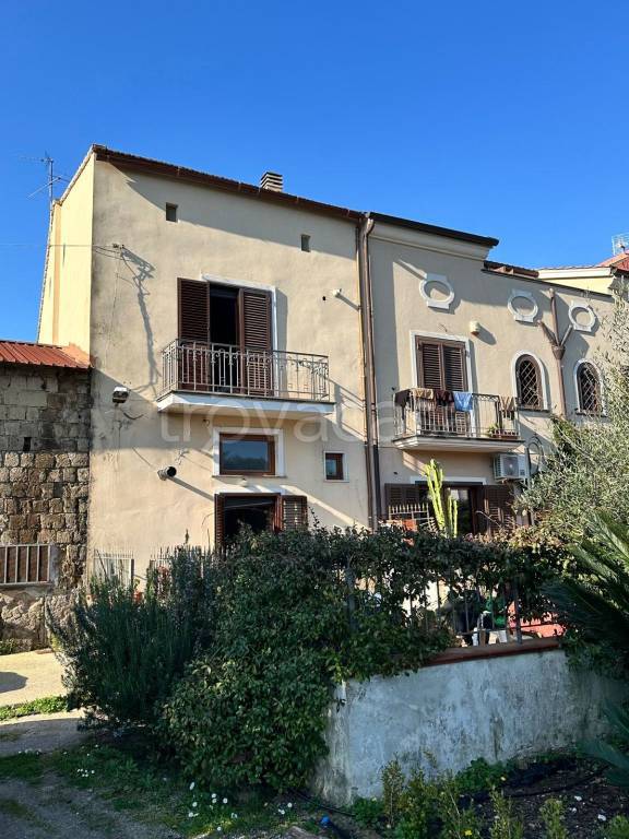 casa indipendente a Cava de' Tirreni in zona Castagneto / Corpo di Cava