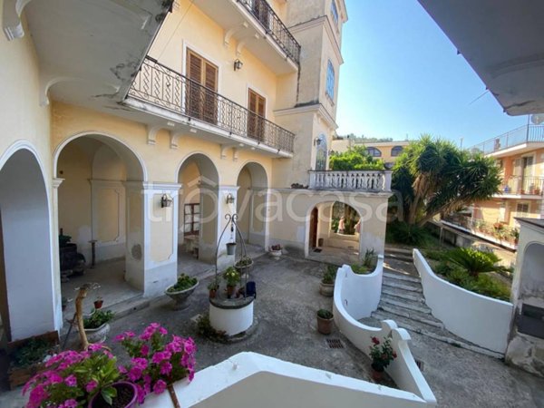 casa indipendente a Cava de' Tirreni in zona Centro Storico / Scacciaventi